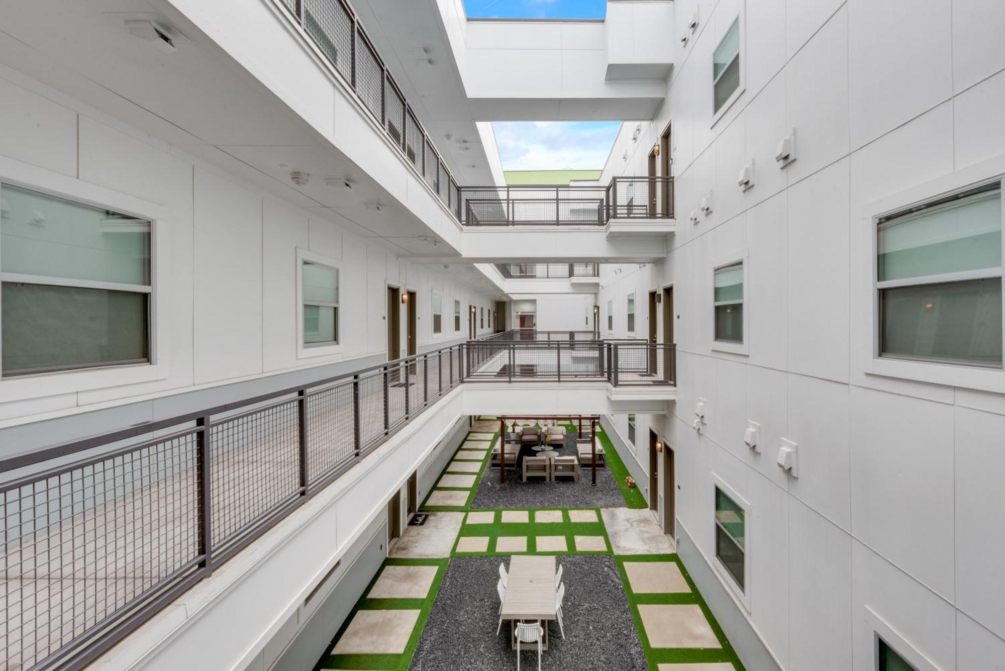 Contemporary 2Br I Gym I Parking I Workspace Даллас Экстерьер фото