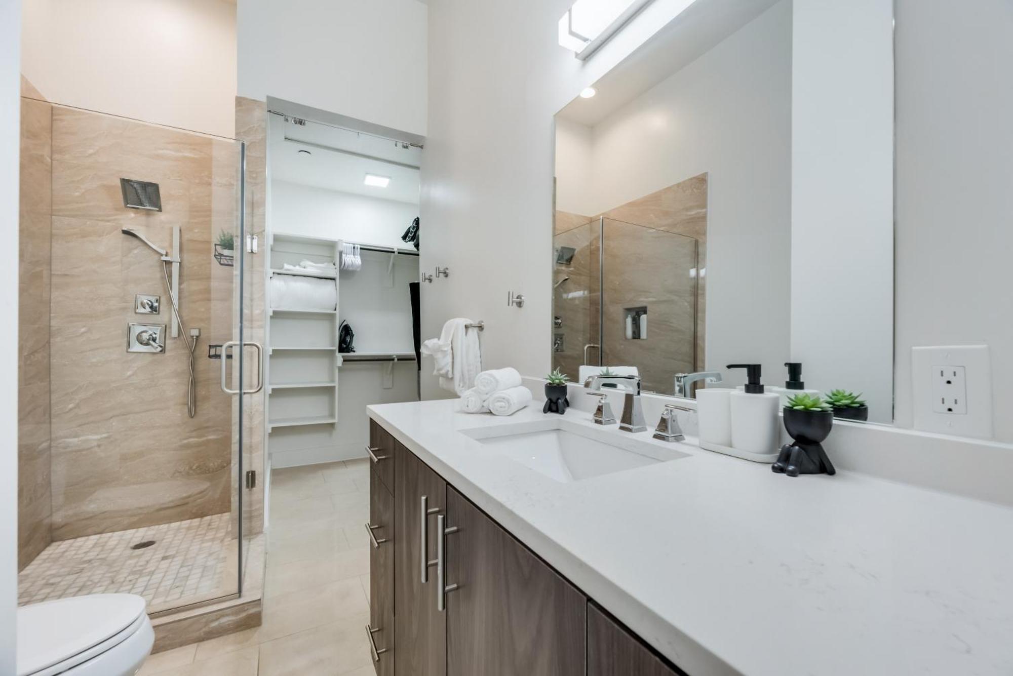 Contemporary 2Br I Gym I Parking I Workspace Даллас Экстерьер фото